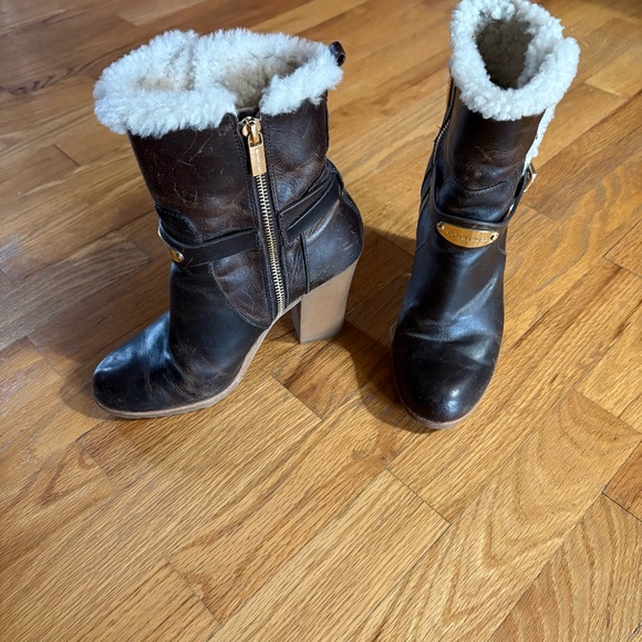 Michael Michael Kors Lizzie Ankle Boot - Picture 2 of 7